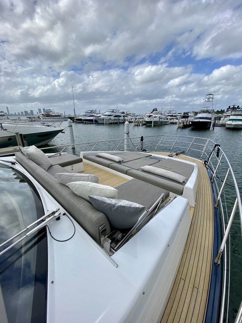 2018 Azimut Flybridge - Image 6