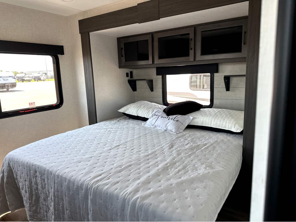 2026 VENTURE RV SPORTTREK 333VMI - Image 22