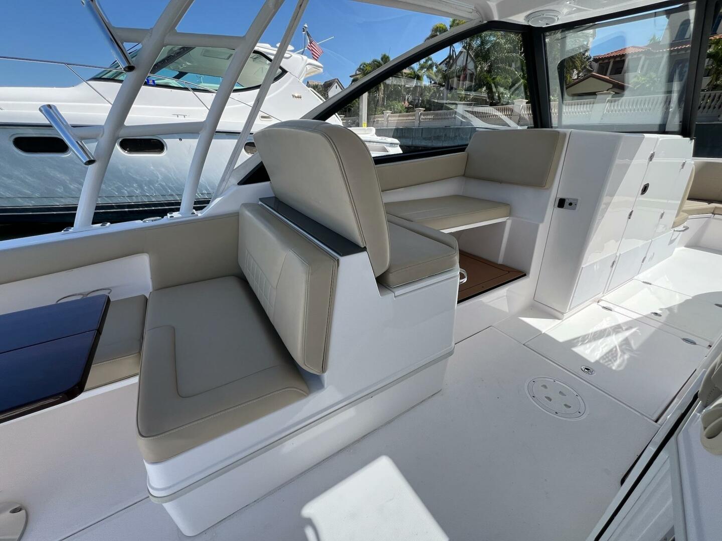 2019 Everglades 340 Dual Console - Image 13