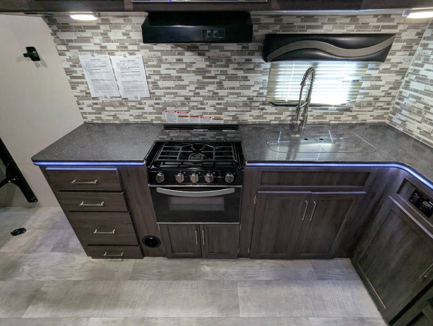 2021 PACIFIC COACHWORKS BLAZEN 2614 - Image 19