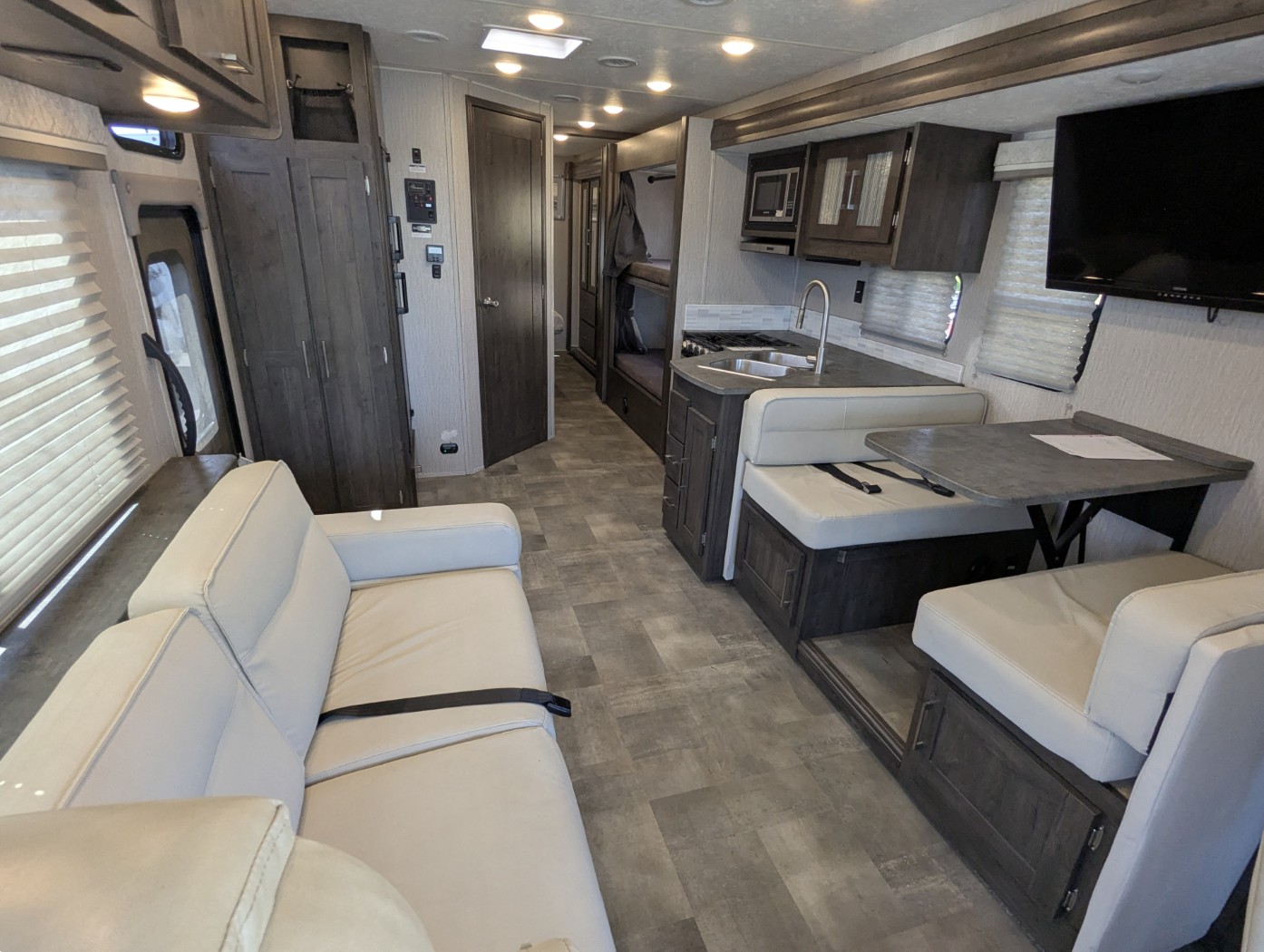 2023 Coachmen Pursuit 31BH - Image 10