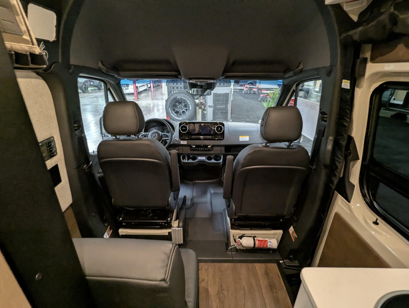 2026 Storyteller Overland CLASSIC MODE XO - Image 29