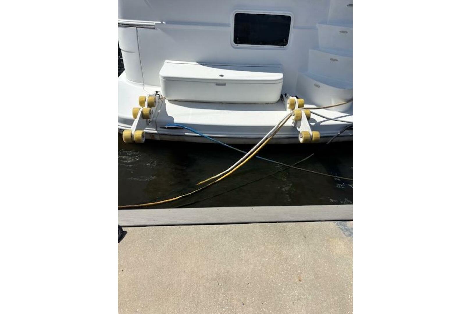 2004 Carver 466 Motor Yacht - Image 3