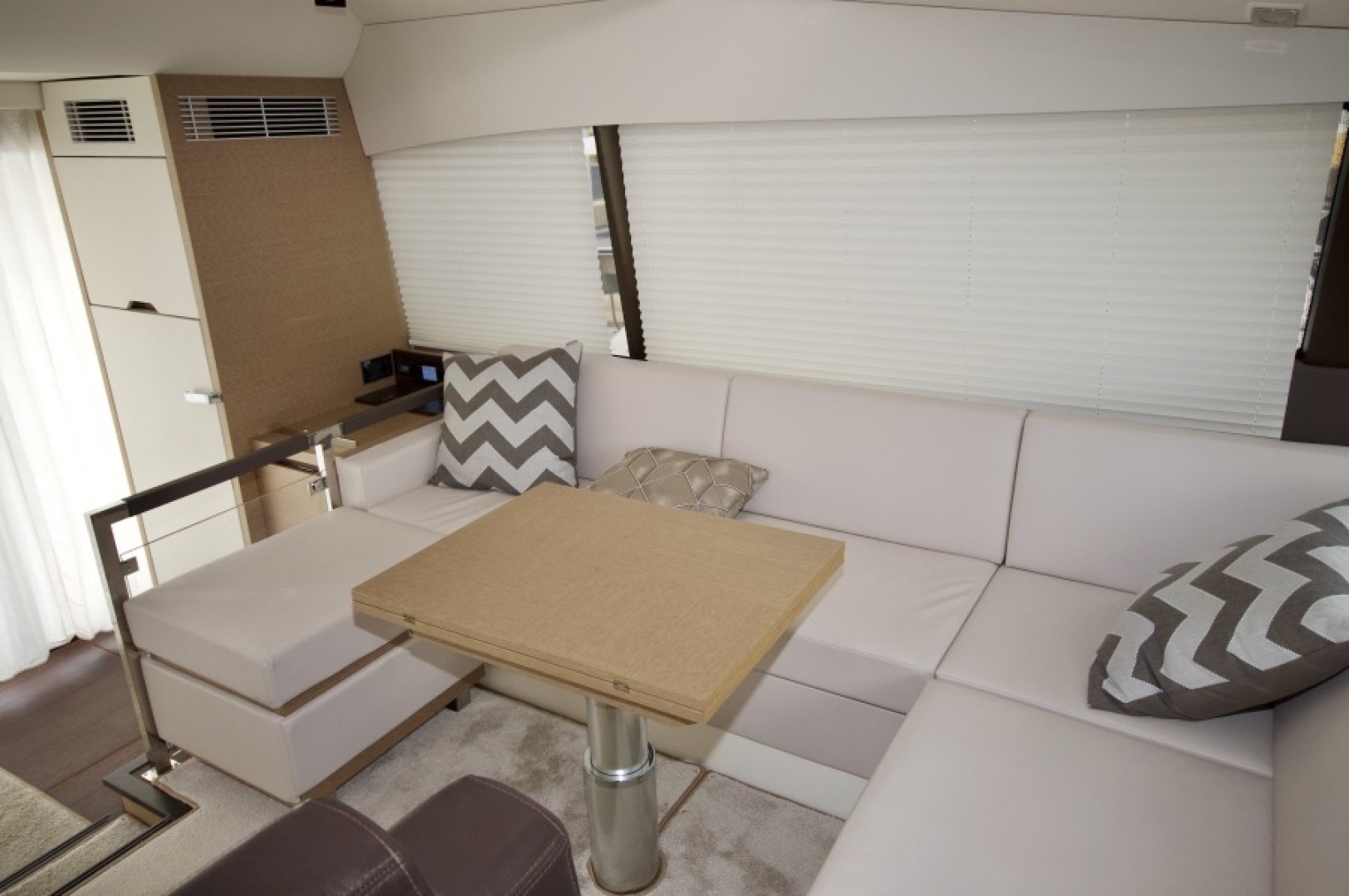 2018 Prestige 460 - Image 10