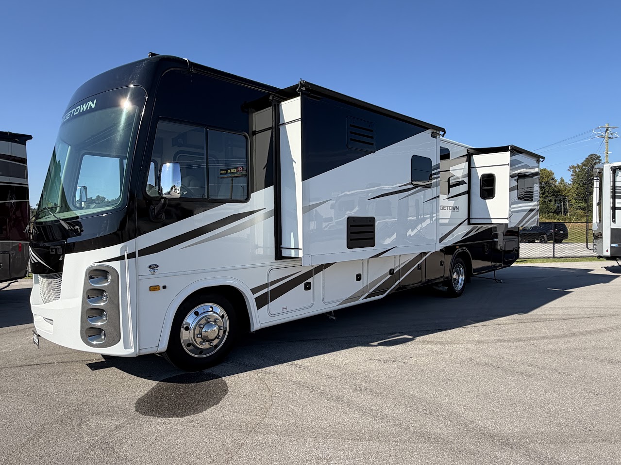 2023 FOREST RIVER GEORGETOWN SERIES 5 34H - Image 3