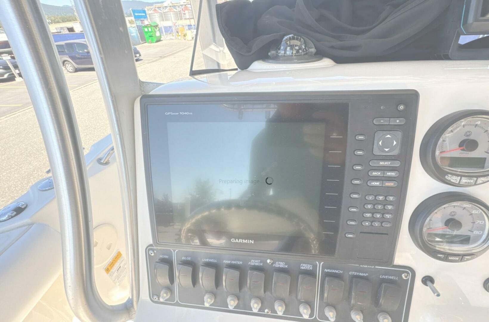 2014 Boston Whaler 220 OUTRAGE Base - Image 12