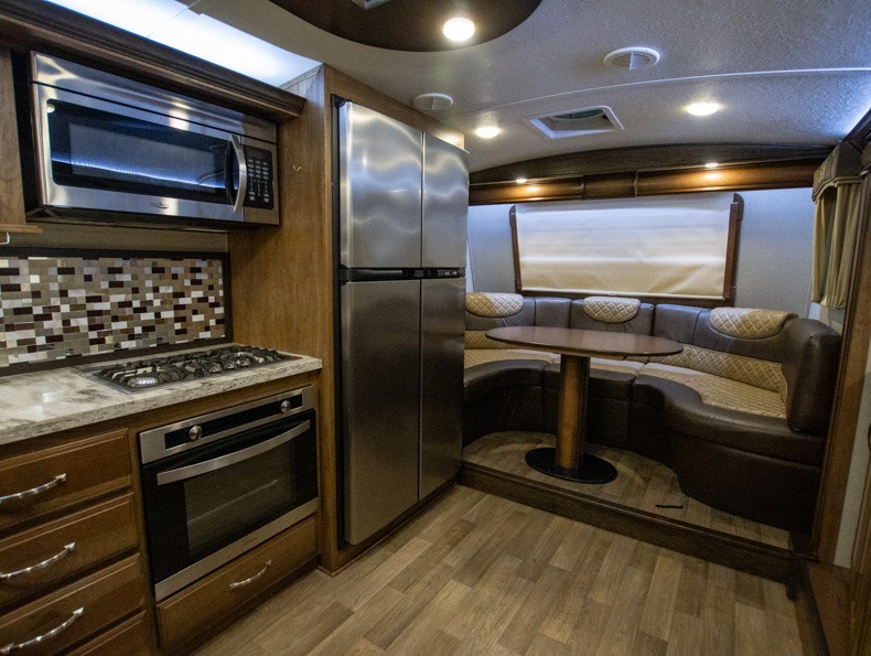 2018 Keystone Montana 3820FK - Image 6