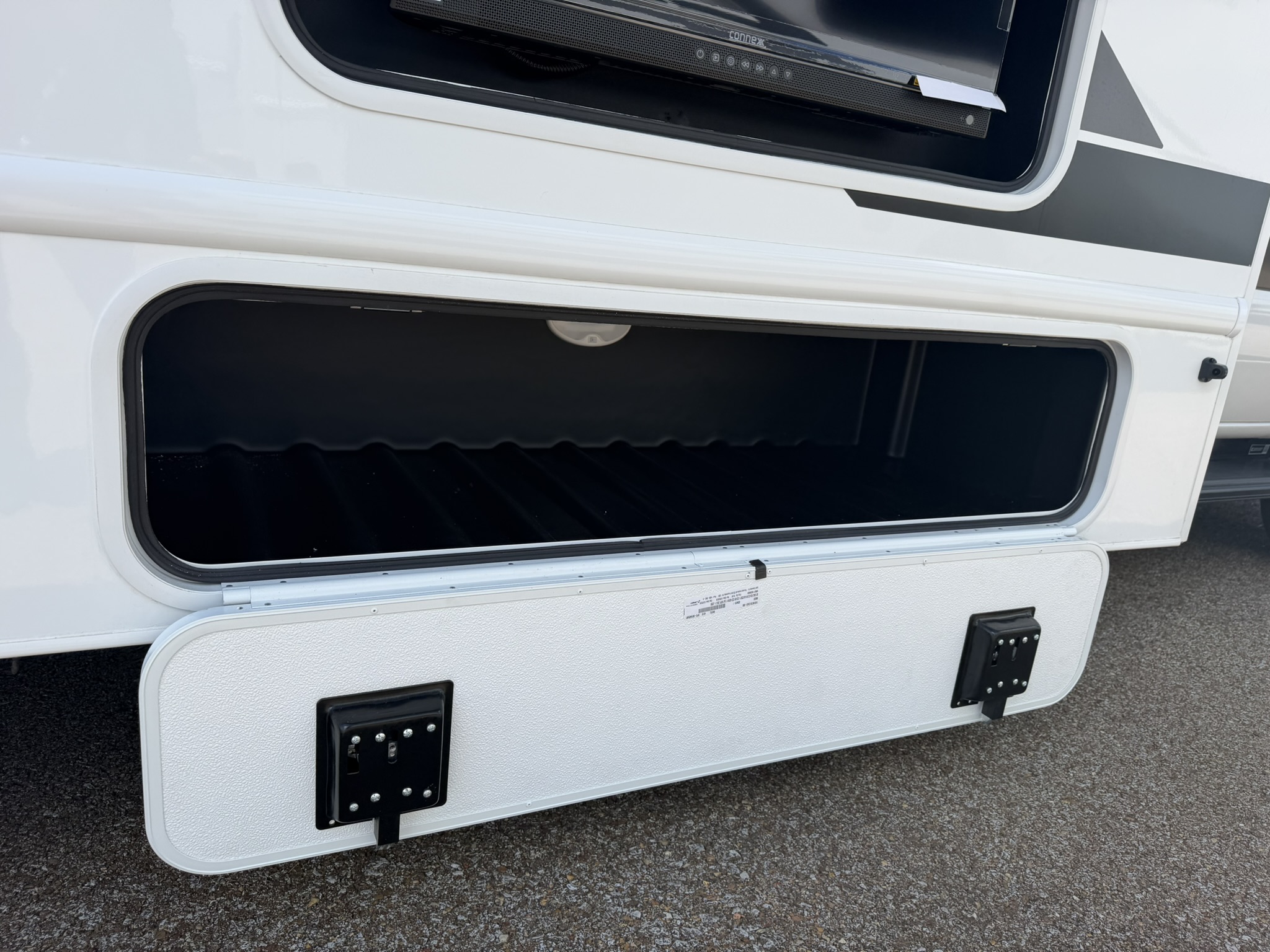 2027 THOR MOTOR COACH MAGNITUDE GA28 - Image 8