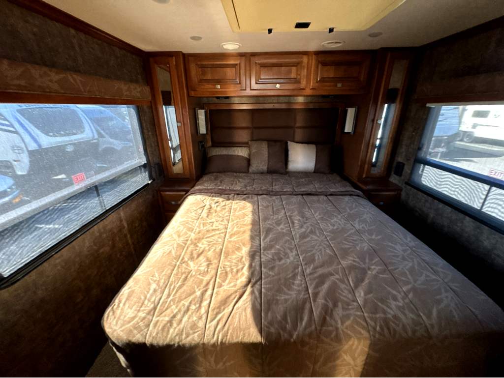 2012 TIFFIN BREEZE 32BR - Image 11