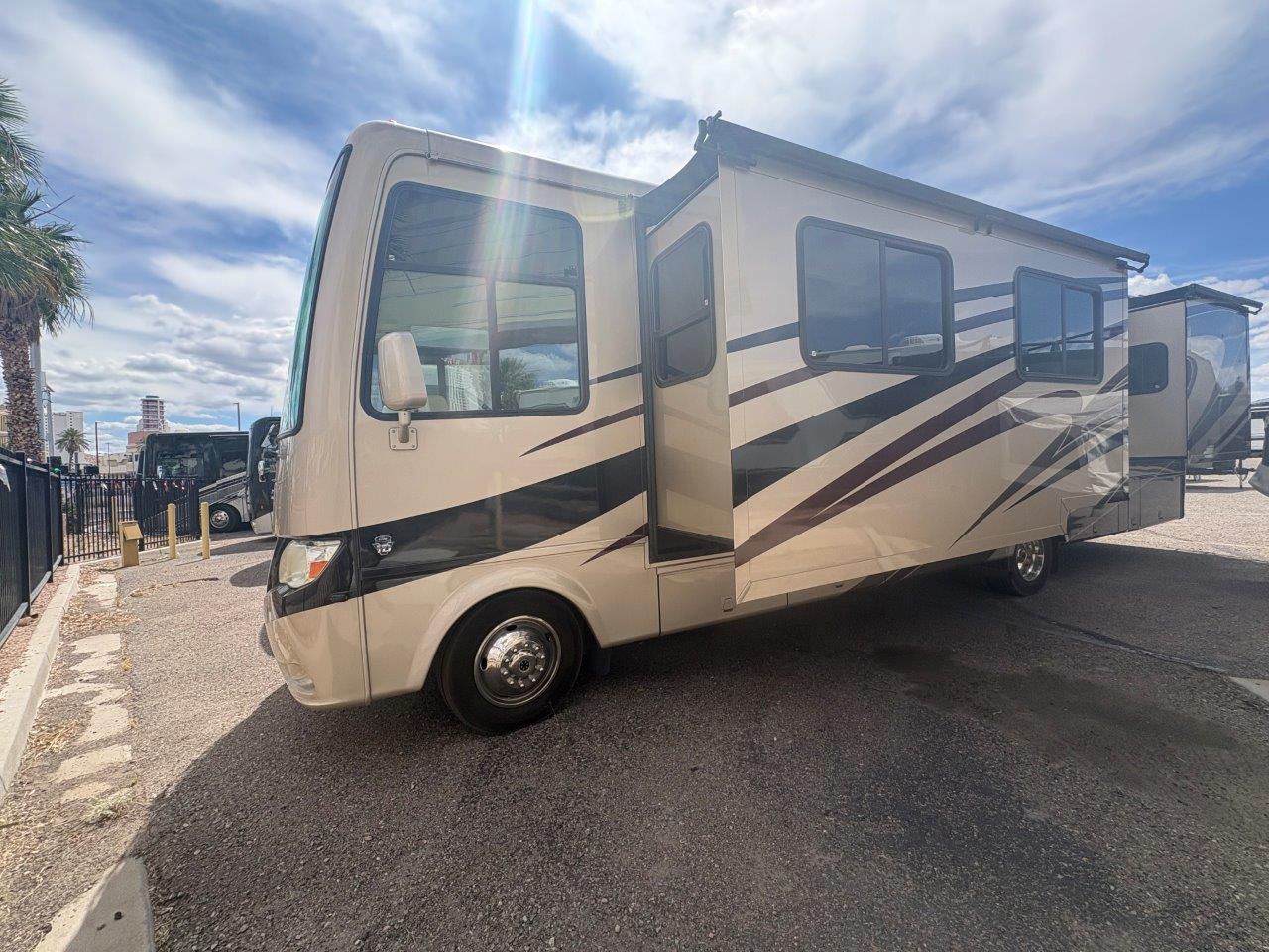 2014 Newmar Bay Star 3309 - Image 3