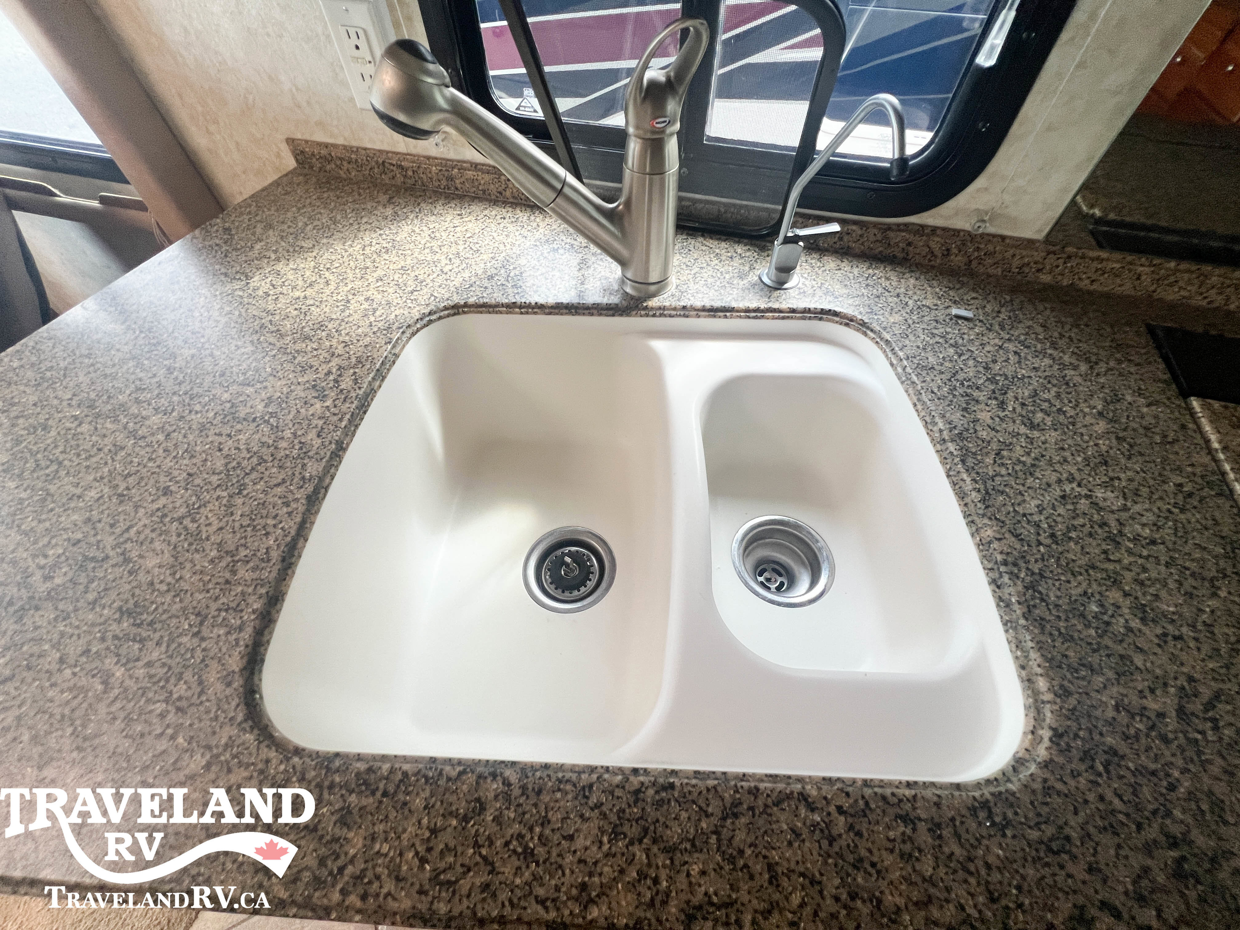 2005 TRIPLE E EMPRESS 3902FB - Image 15
