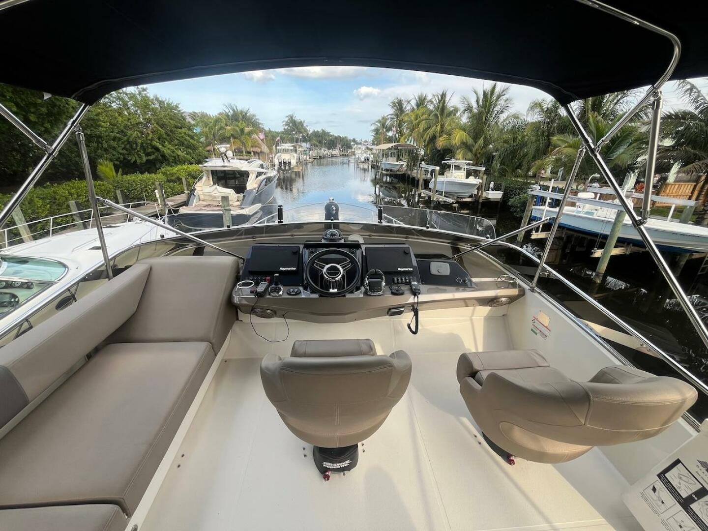 2017 Marquis 500 Sport Yacht - Image 16