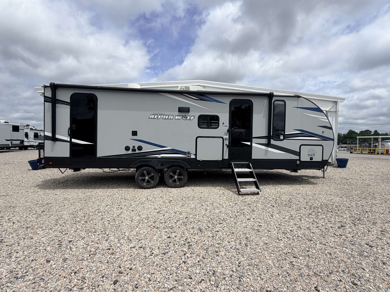 2022 Forest River Cherokee Alpha Wolf 26DBH-L - Image 8