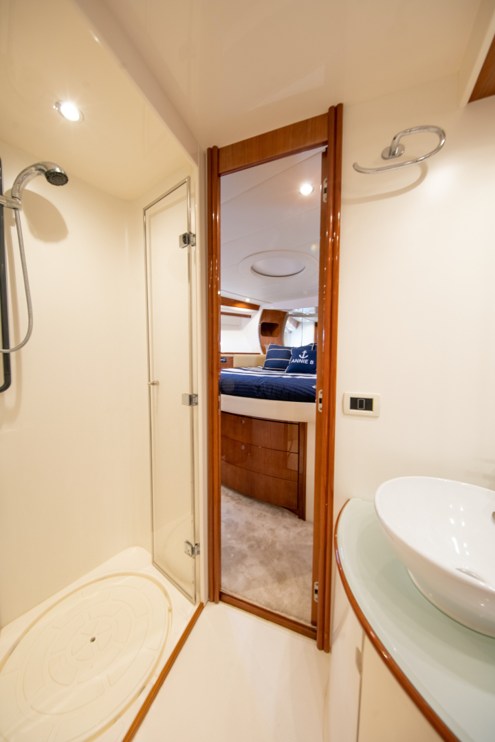 2004 Pershing Express - Image 34
