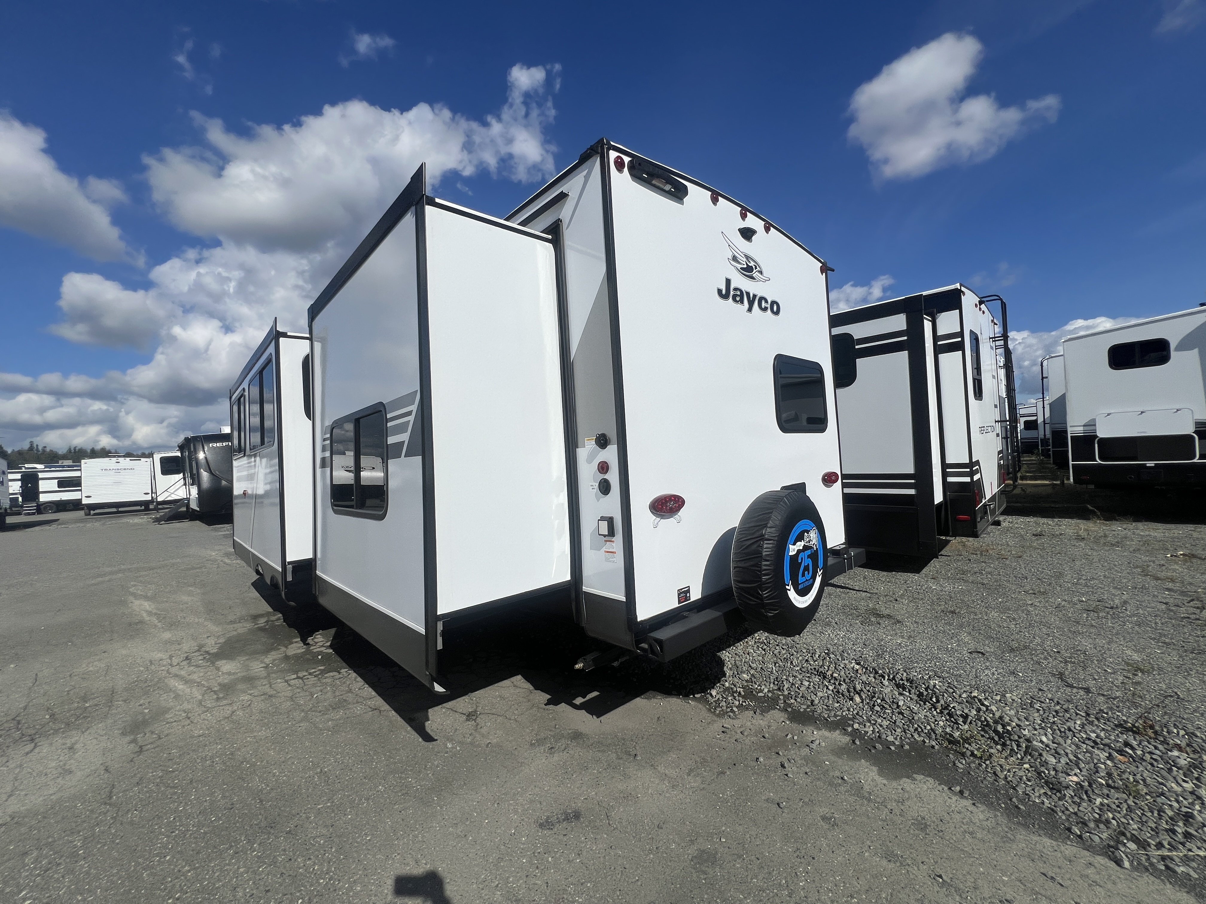 2027 Jayco Jay Flight SLX 333BTS - Image 9