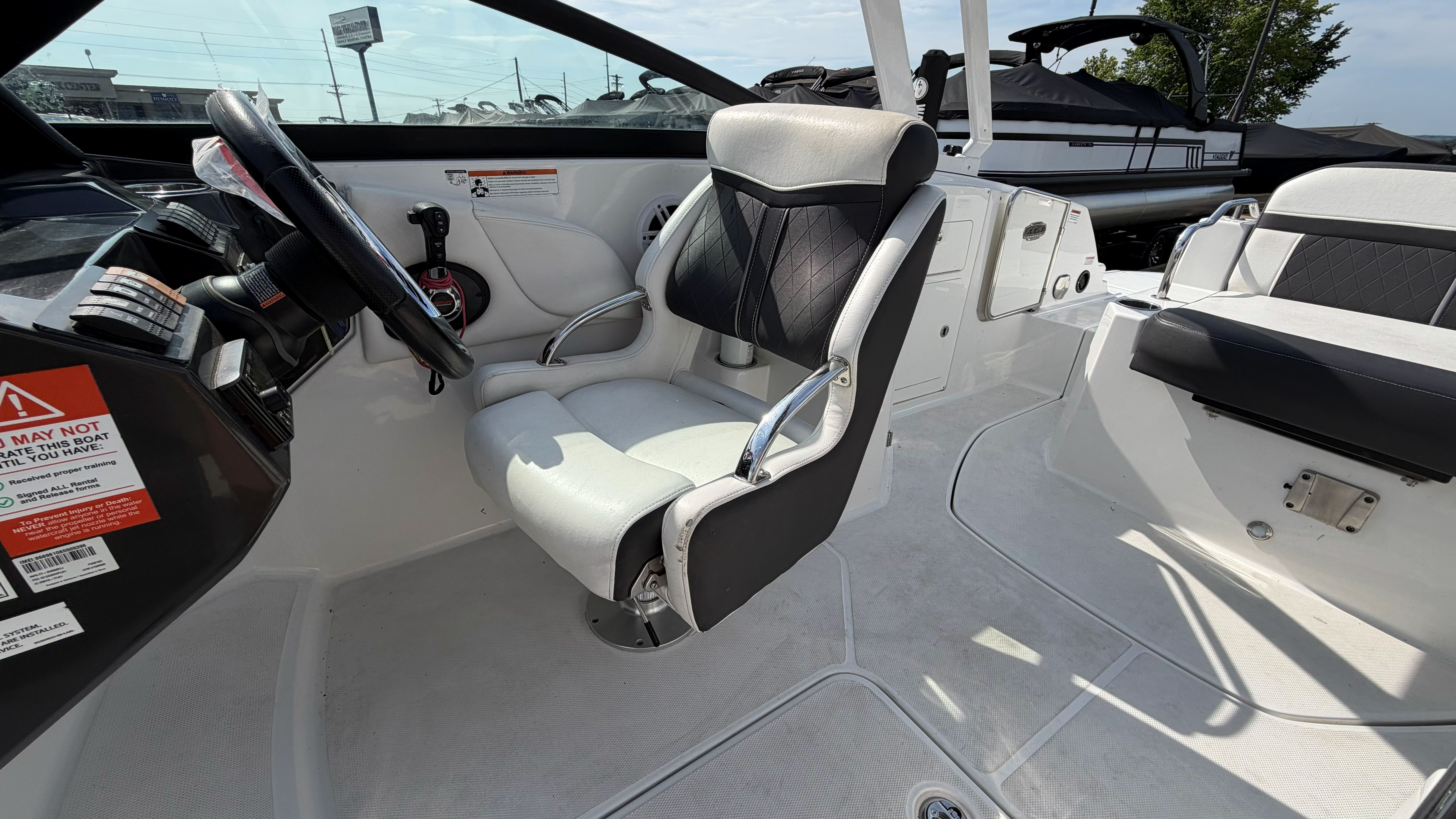2022 Monterey M4 - Image 10