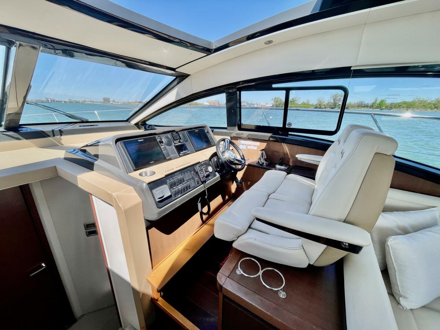 2017 Sea Ray 400 Sundancer - Image 37