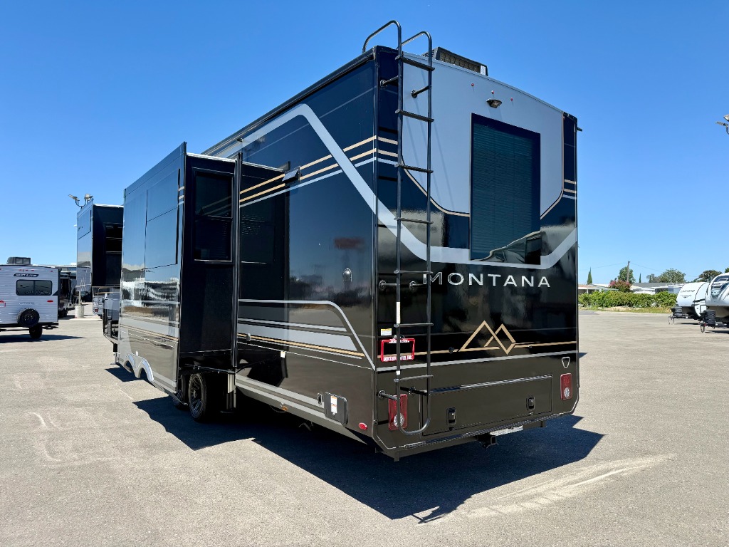 2026 Montana 3900RK - Image 4