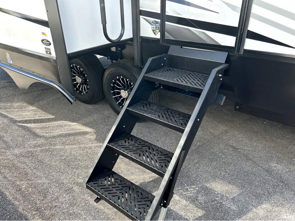 2026 VENTURE RV SPORTTREK 353VIK - Image 6