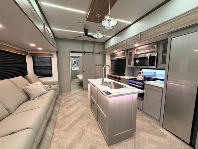 2026 Keystone Sprinter 3980FBS - Image 8
