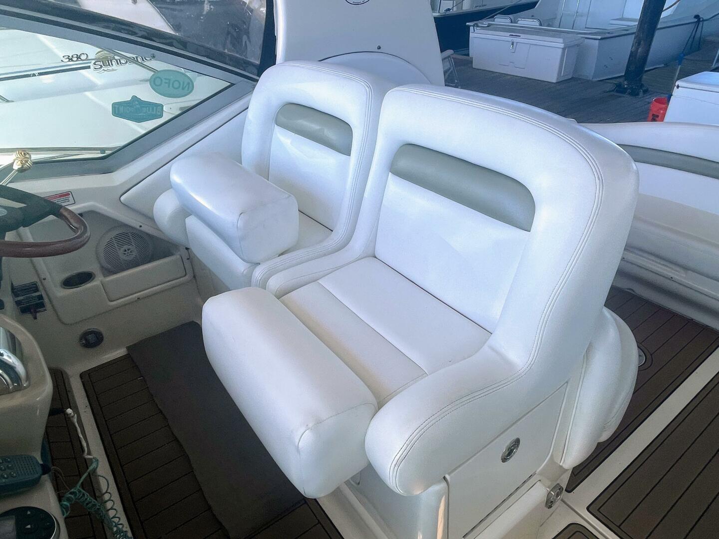 2006 Sea Ray 320 Sundancer - Image 16