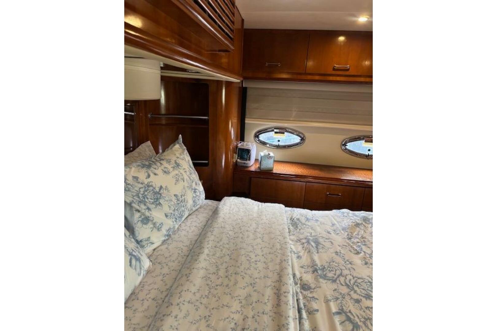 2004 Carver 466 Motor Yacht - Image 52