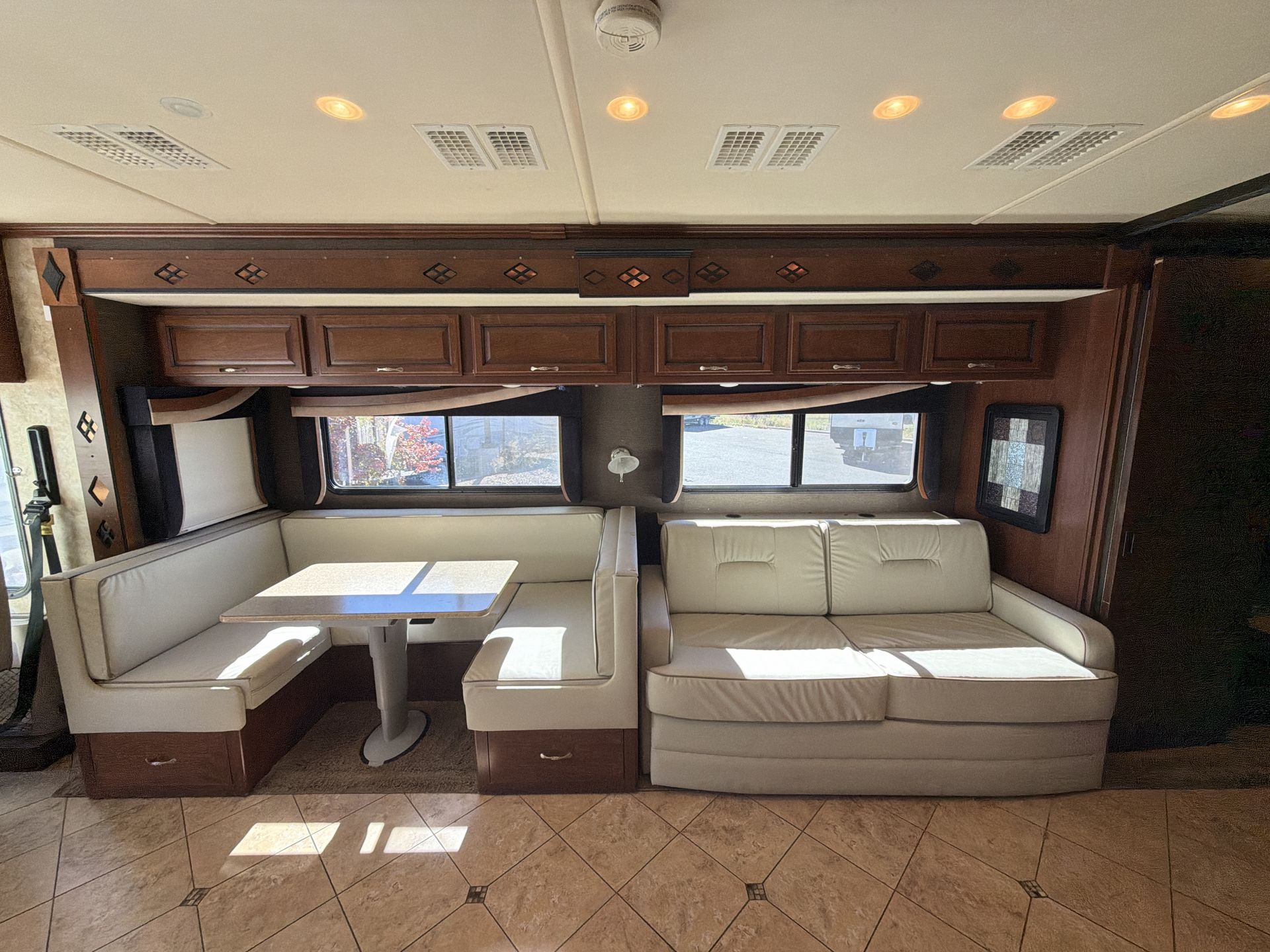 2013 Fleetwood Expedition 38B - Image 23