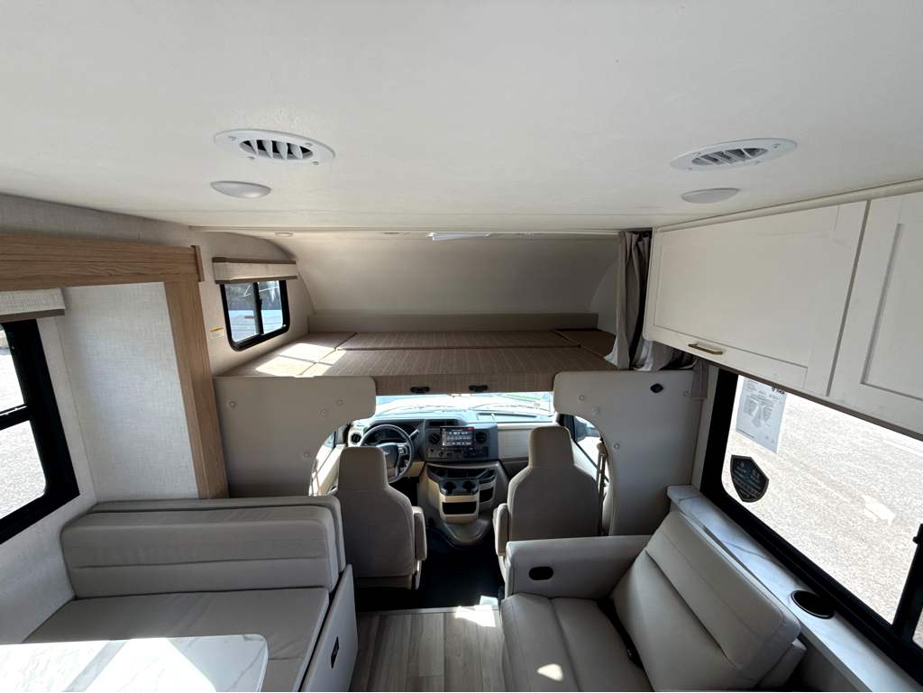 2027 THOR MOTOR COACH MAGNITUDE GA28 - Image 9