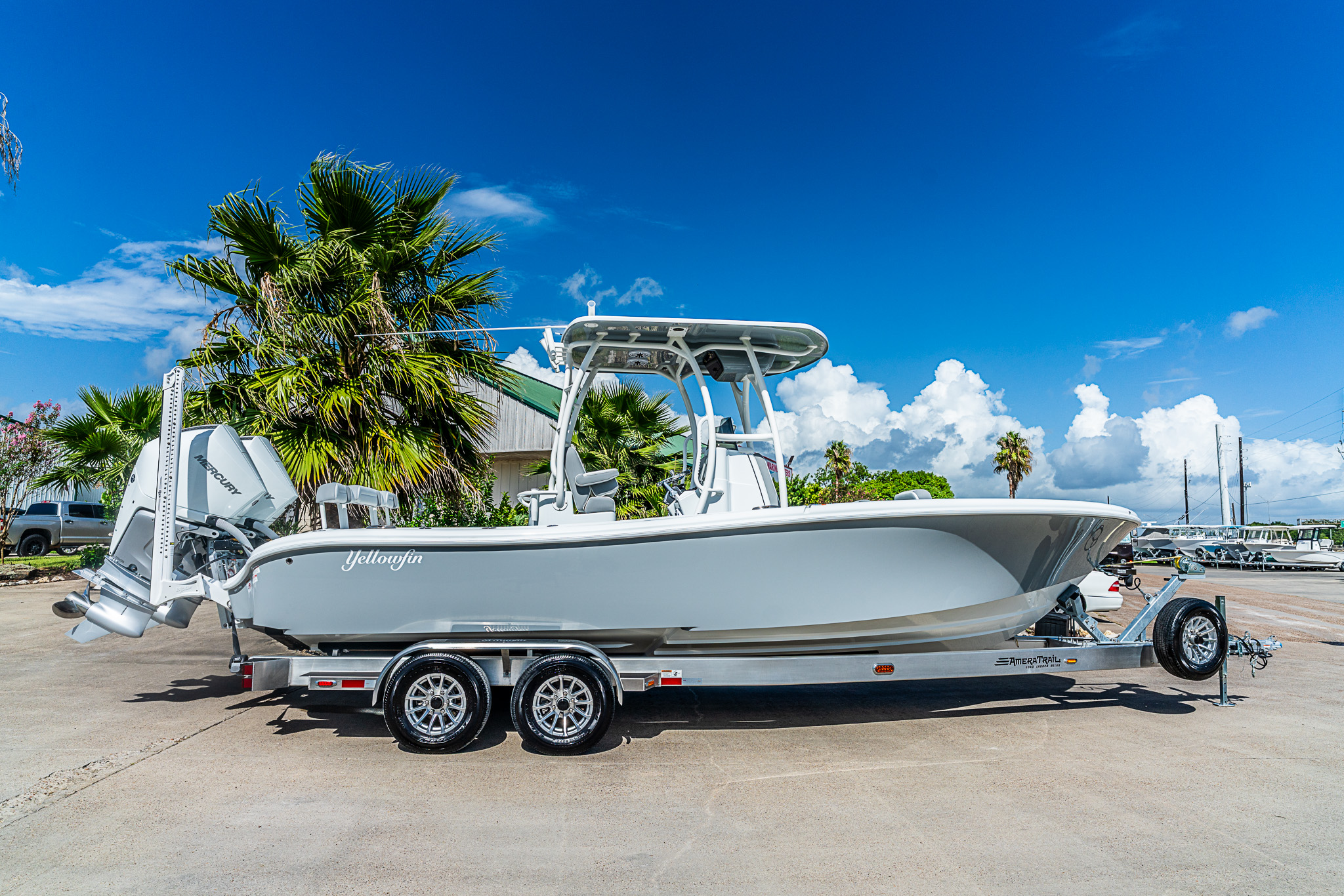 2027 YELLOWFIN 26 Hybrid Base - Image 2
