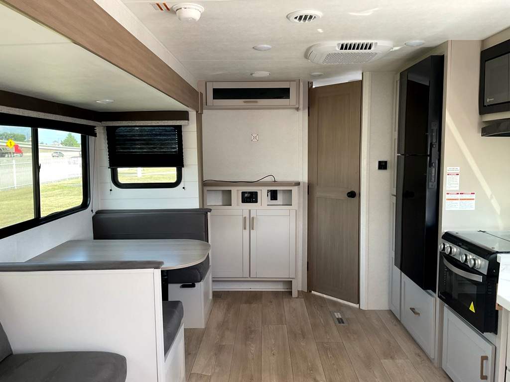 2027 JAYCO Jay Flight 262RLS - Image 5