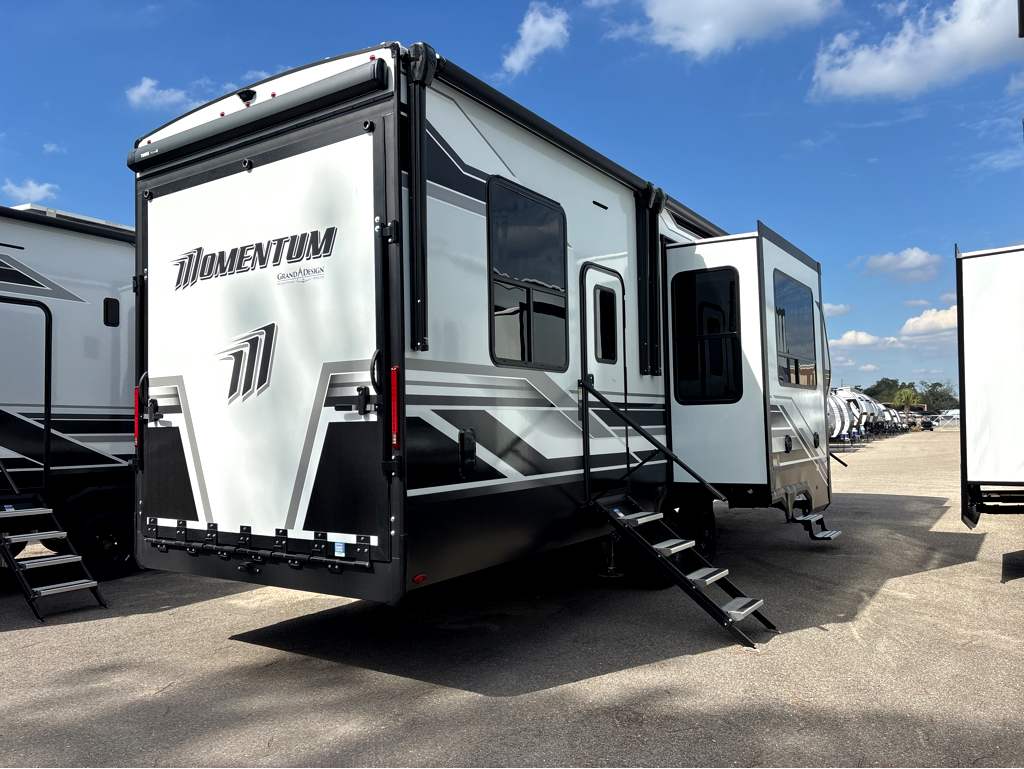 2026 GRAND DESIGN MOMENTUM 320G - Image 6