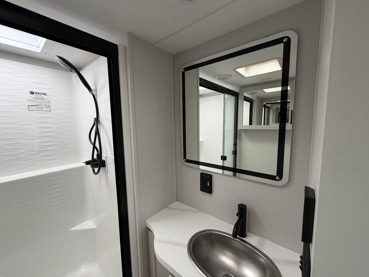 2027 VENTURE RV SPORTTREK 353VIK - Image 29