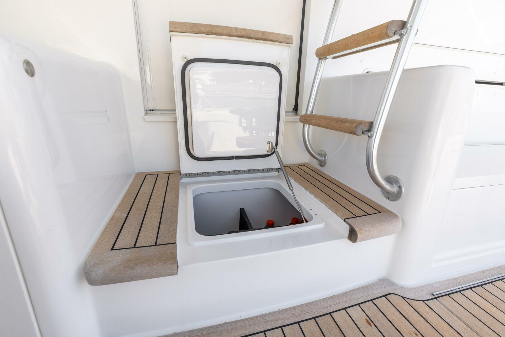 2013 Viking 76 Convertible - Image 78