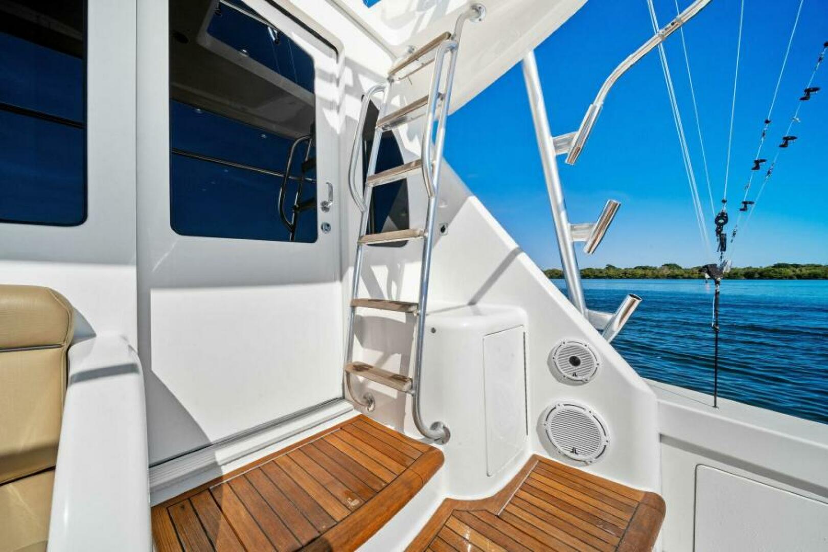 2016 Viking 55 Convertible - Image 33