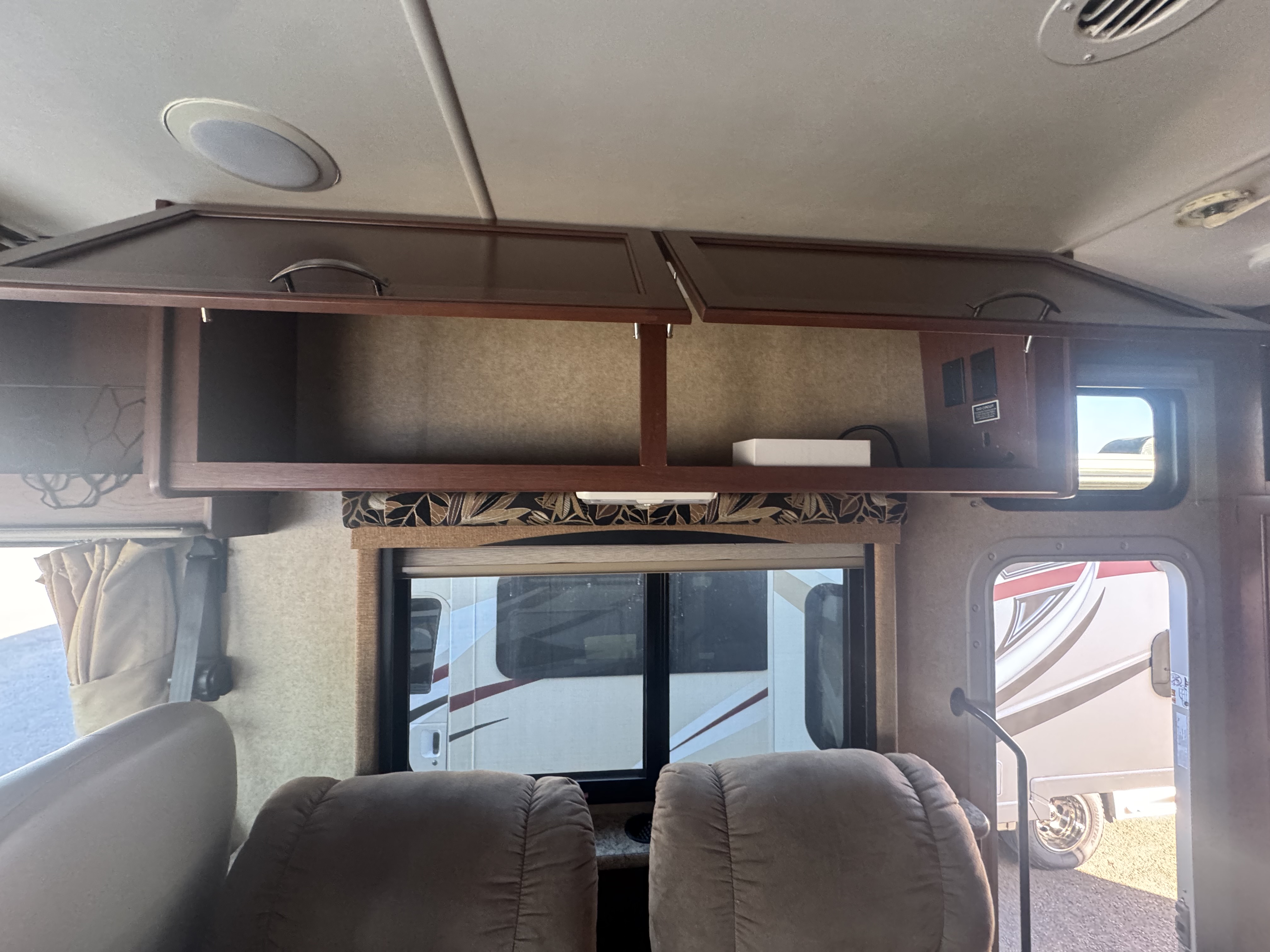 2015 Thor Motor Coach ACE 29.2 - Image 19