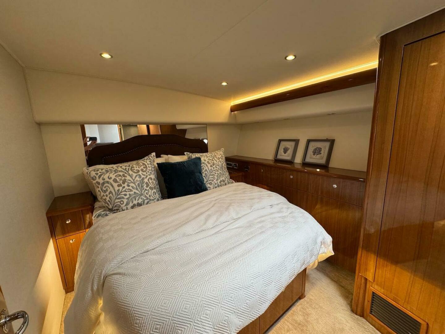 2007 VIKING 52 Convertible Base - Image 15