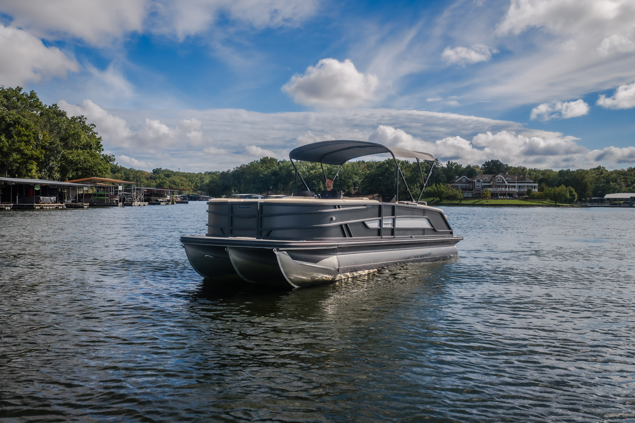 2026 Evotti 525 Quad Lounge - Image 2