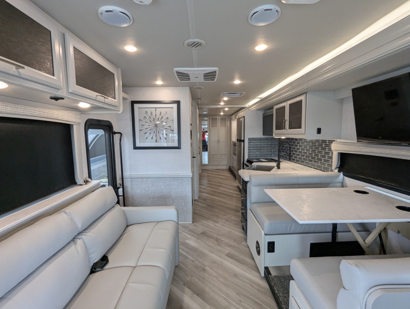 2026 Holiday Rambler Invicta 32RW - Image 13