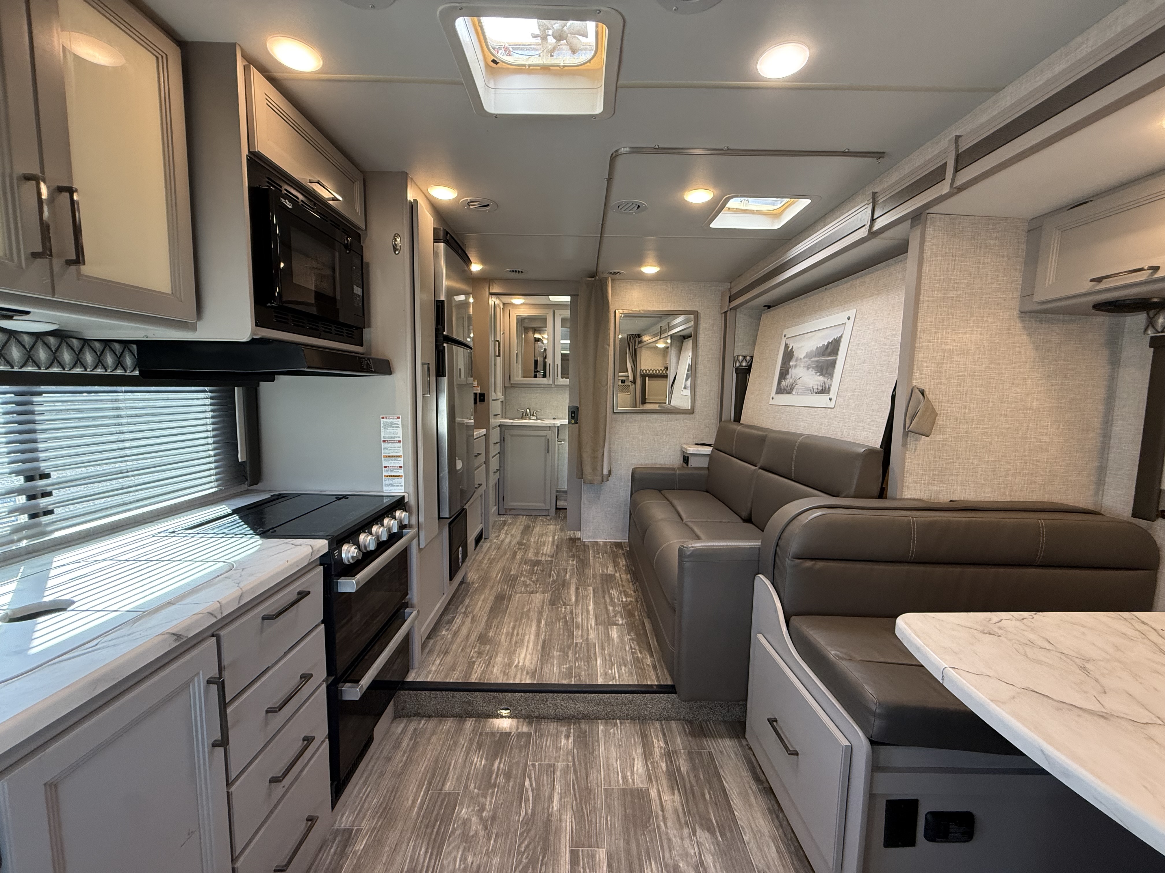 2023 Thor Motor Coach Geneva 25VA - Image 11