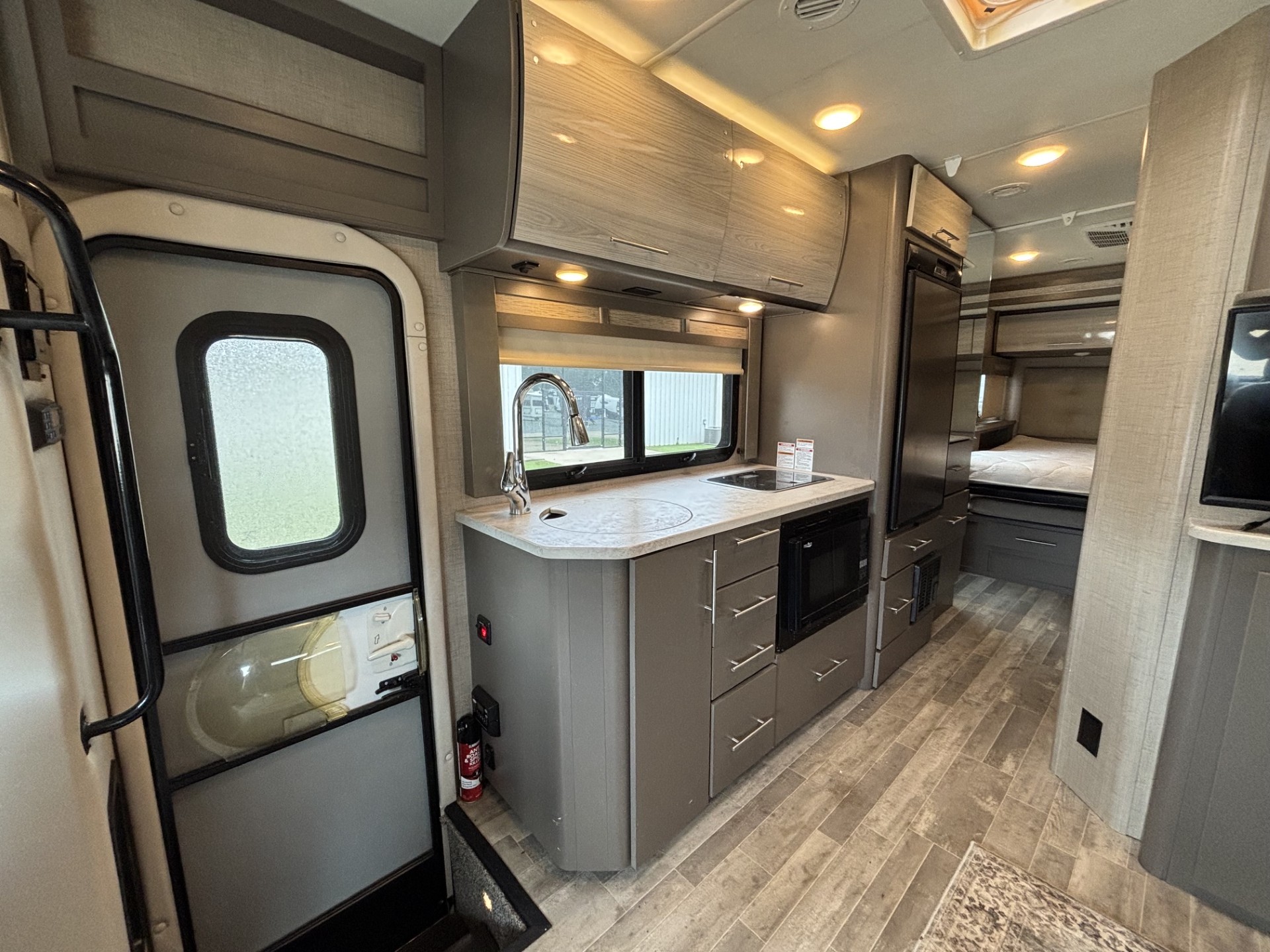 2018 Thor Motor Coach Compass 24TX - Image 11