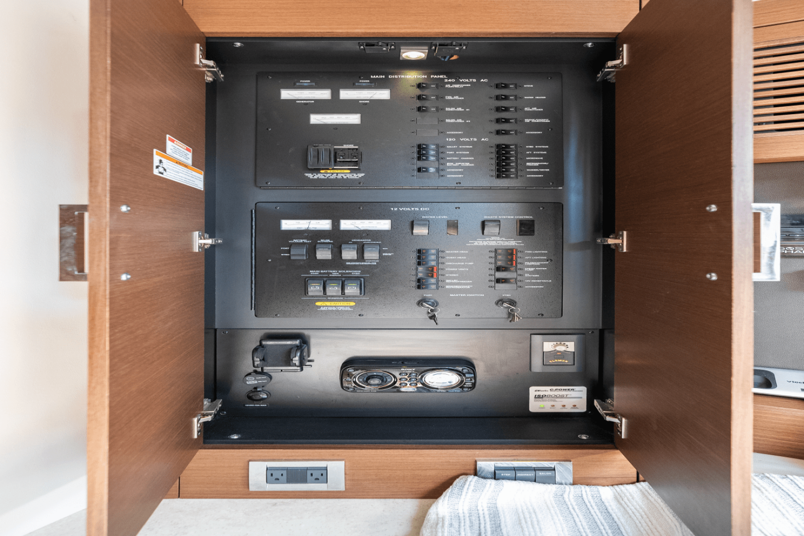 2013 Sea Ray 510 SUNDANCER - Image 11
