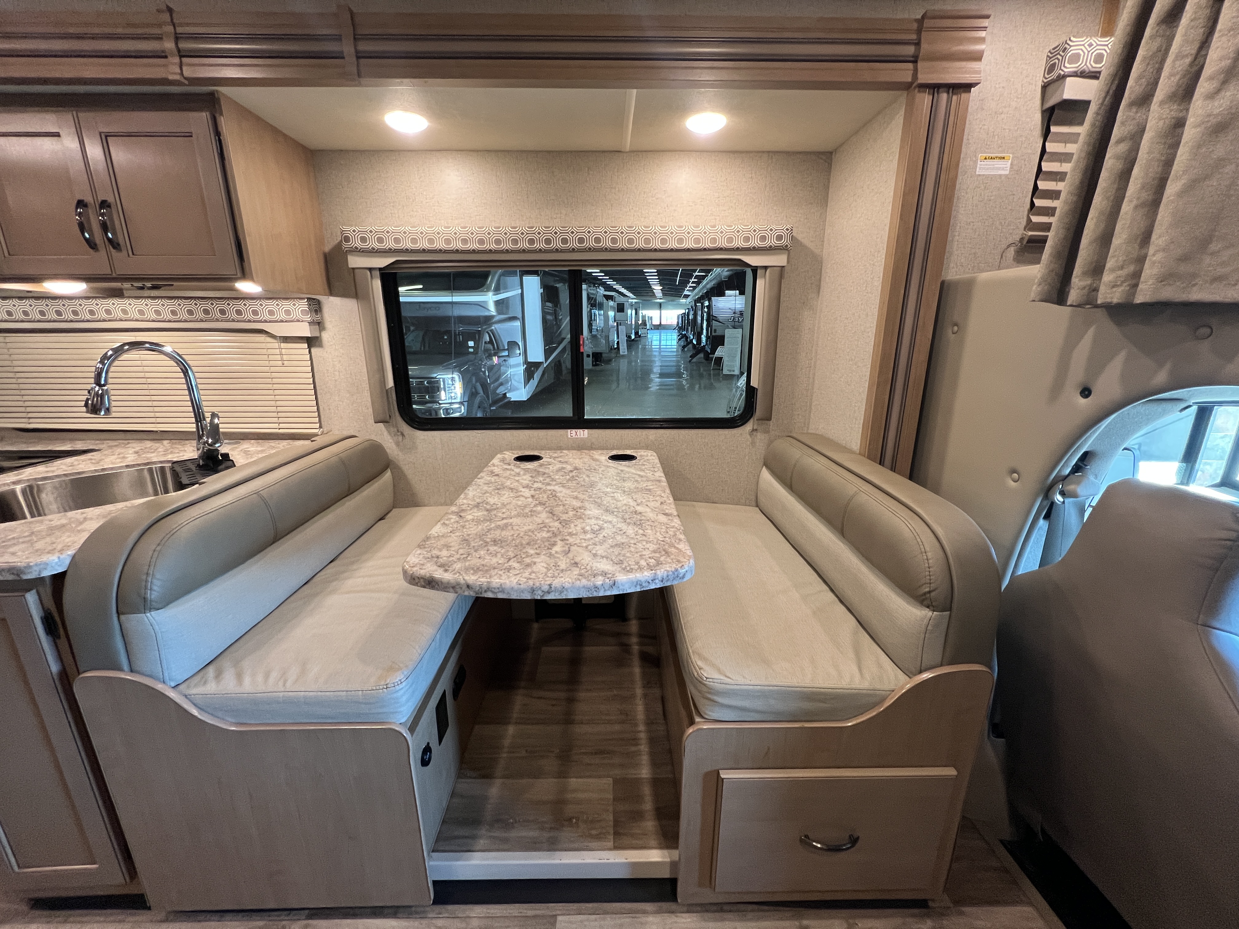2021 Thor Motor Coach Four Winds 28Z - Image 11