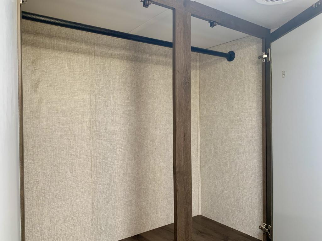 2019 Keystone Montana 3811MS - Image 46
