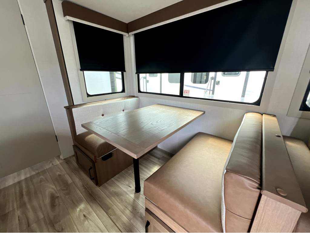 2027 VENTURE RV SPORTTREK 333VIK - Image 8