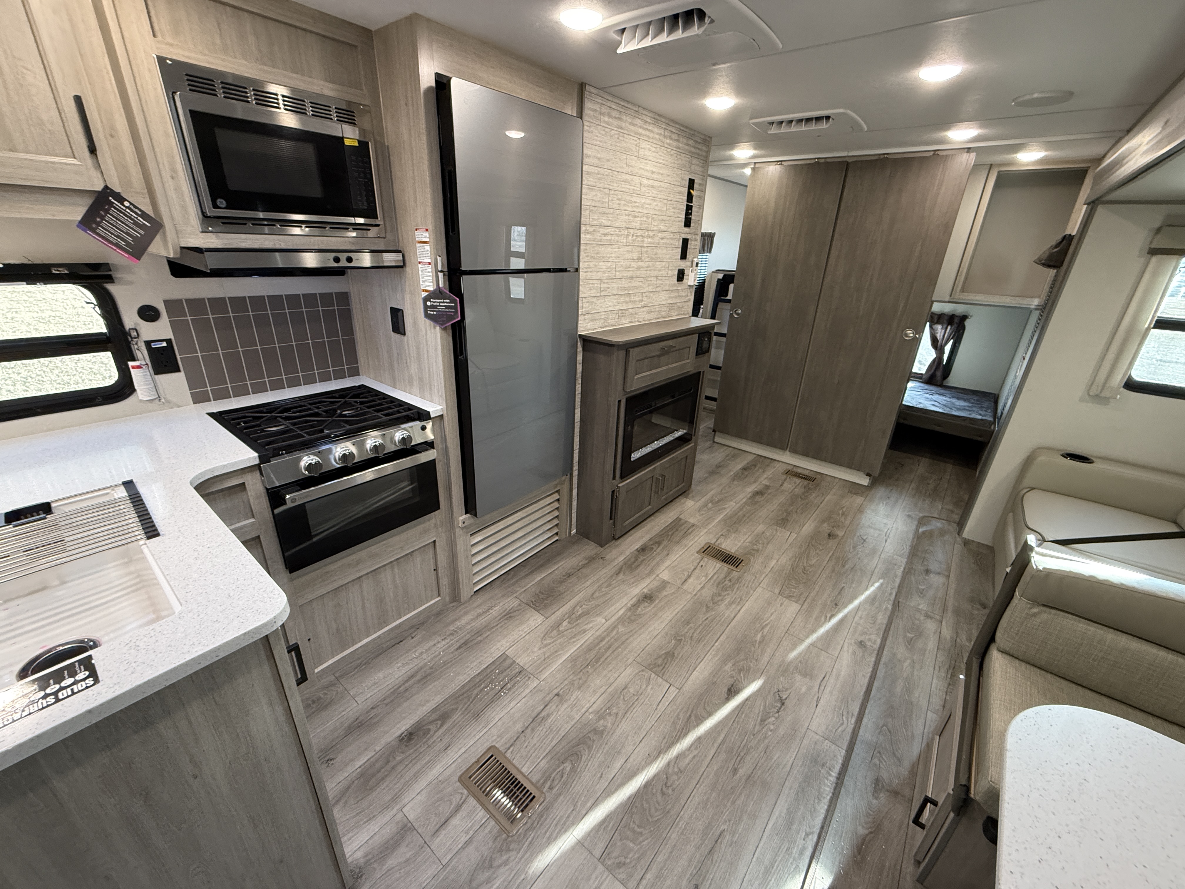 2026 Coachmen Catalina Legacy Edition 333DORM - Image 11