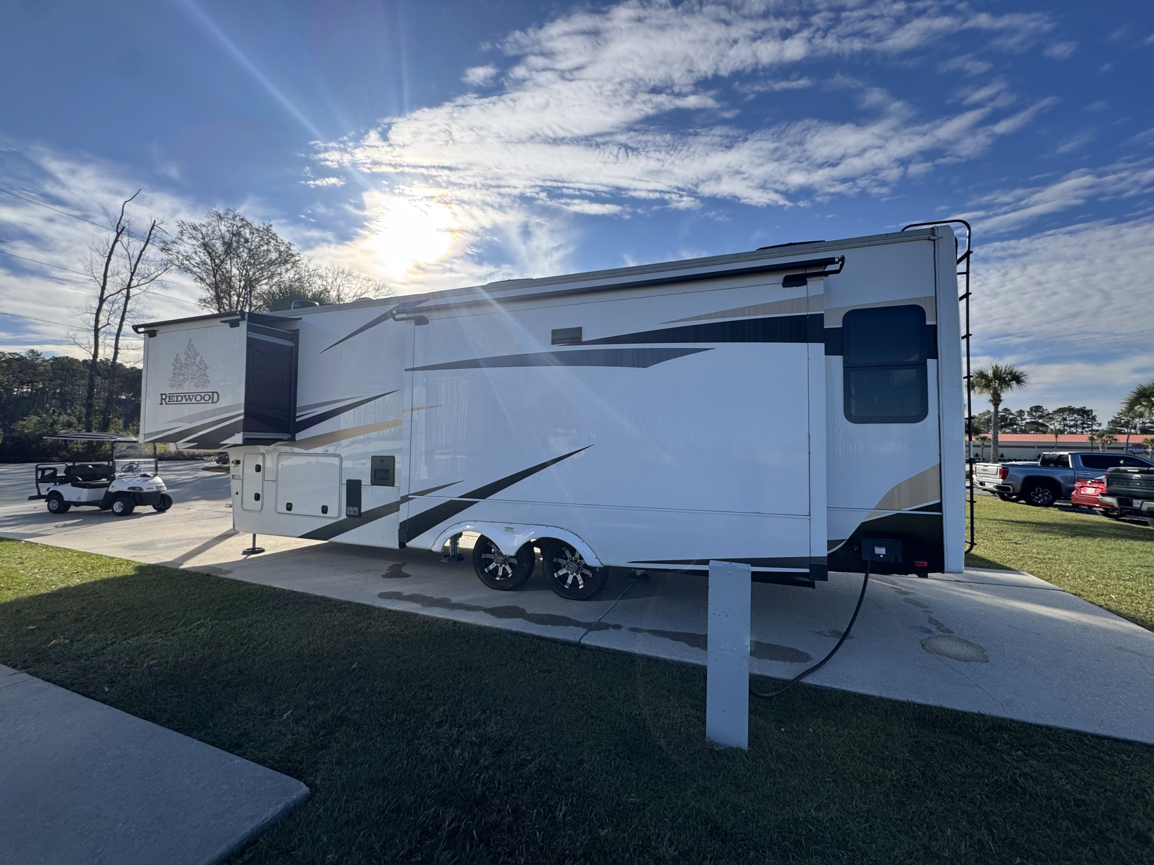 2022 CROSSROADS REDWOOD 3401RL - Image 4