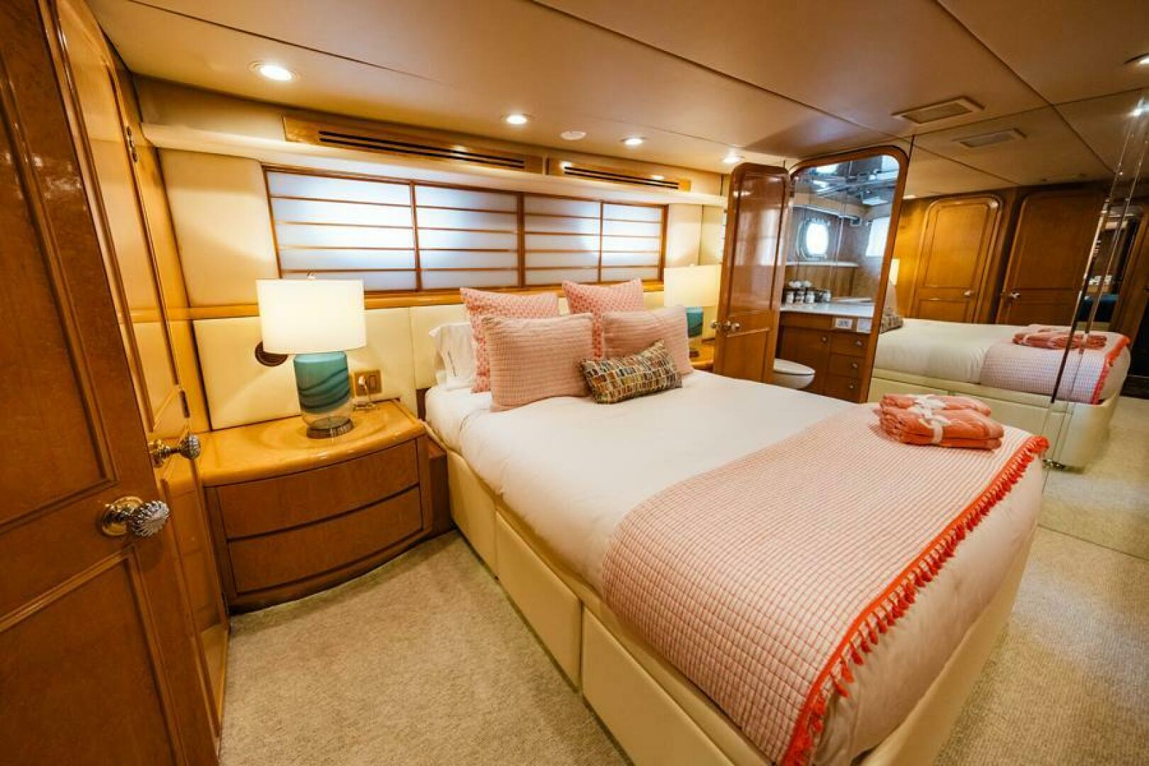 1995 Hatteras Flybridge Motor Yacht - Image 31
