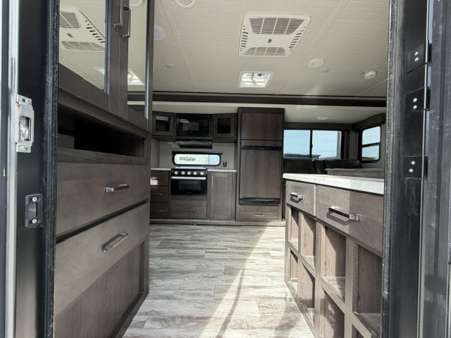2021 GRAND DESIGN TRANSCEND XPLORER 240ML - Image 9
