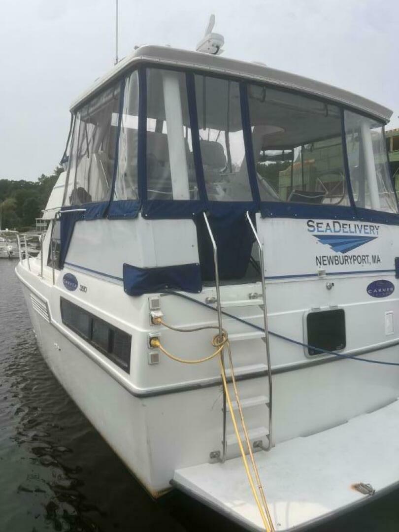 1994 Carver Aft Cabin Motor Yacht - Image 5