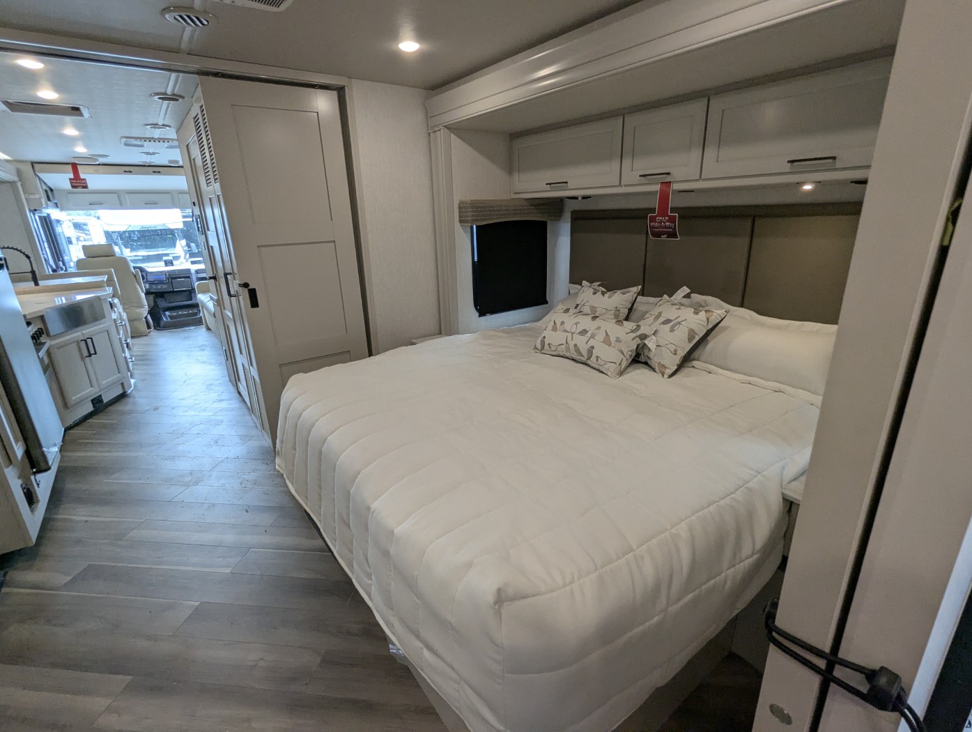 2026 Holiday Rambler Invicta 33HB - Image 27